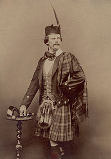 Daniel_Dunglas_Home_by_Nadar.jpg